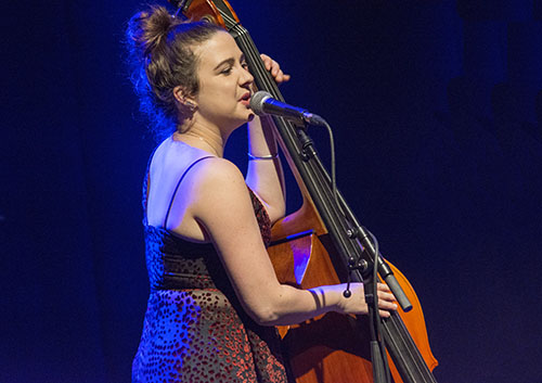 Della Mae