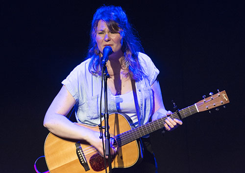 Della Mae